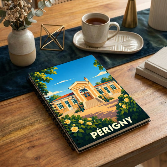 Carnet de notes à spirales souvenir de la ville de Périgny avec une illustration colorée et stylisée de sa mairie.