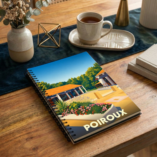 Carnet à spirales souvenir de la ville de Poiroux avec une illustration stylisée.