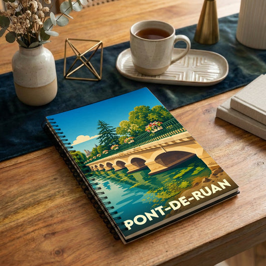 Carnet de notes souvenir de la ville de Pont-de-Ruan avec une illustration stylisée de son pont.