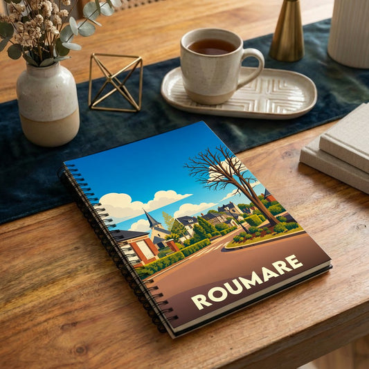 Carnet à spirales souvenir de la ville de Roumare avec une illustration stylisée d'un paysage urbain.