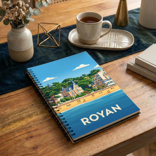 Carnet souvenir de la ville de Royan avec une illustration stylisée du front de mer.