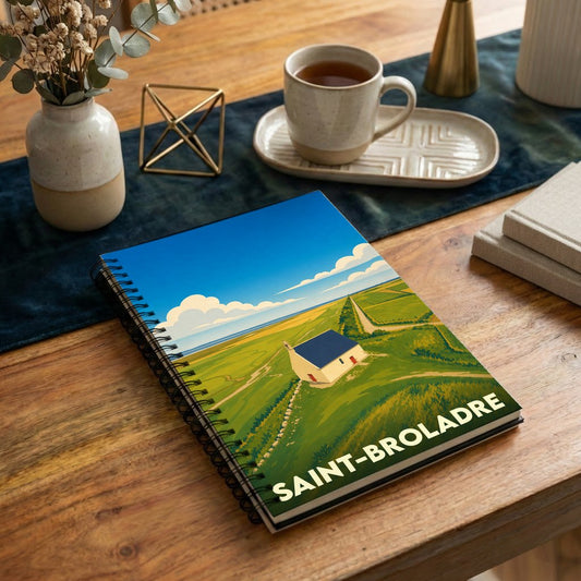 Carnet souvenir de la ville de Saint-Broladre avec une illustration stylisée de paysage.