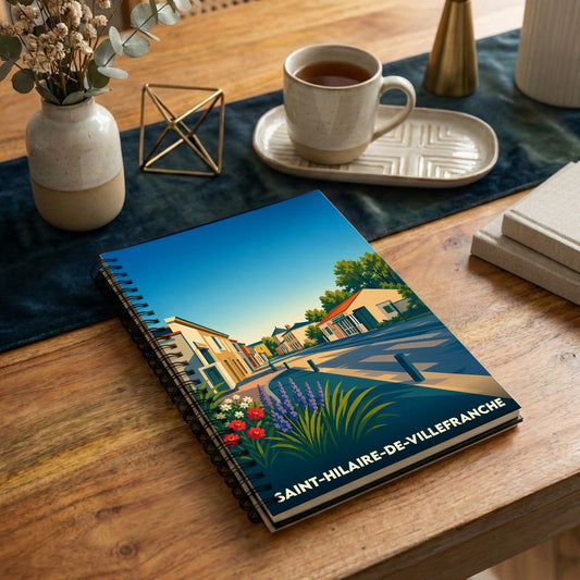 Carnet souvenir de la ville de Saint-Hilaire-de-Villefranche avec une illustration stylisée.