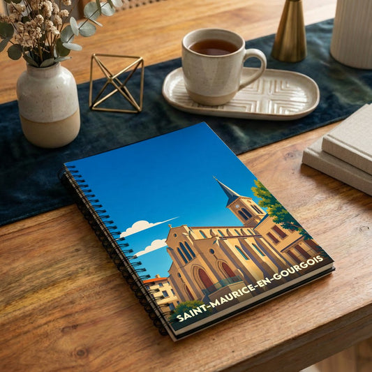 Carnet souvenir de la ville de Saint-Maurice-en-Gourgois avec une illustration stylisée de son église.