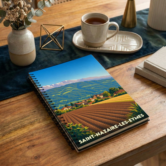 Carnet souvenir de la ville de Saint-Nazaire-les-Eymes avec une illustration stylisée d'un paysage de montagne et de champs.