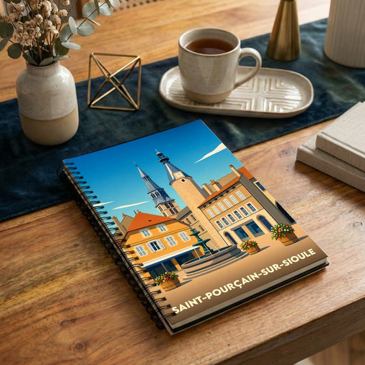 Carnet souvenir de la ville de Saint-Pourçain-sur-Sioule avec une illustration stylisée de son centre historique.