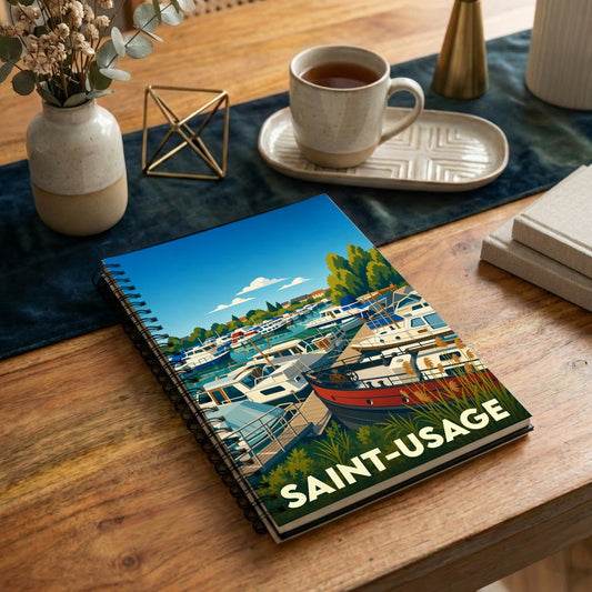 Carnet souvenir de la ville de Saint-Usage avec une illustration stylisée représentant son port de plaisance.