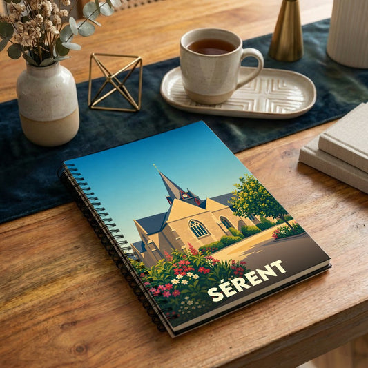 Carnet à spirales souvenir de la ville de Sérent avec une illustration stylisée de son église.