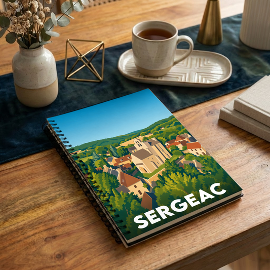 Carnet souvenir de la ville de Sergeac avec une illustration stylisée du village.
