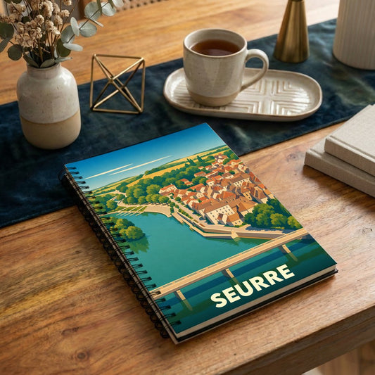 Carnet à spirales souvenir de la ville de Seurre avec une illustration stylisée des bords de Saône.
