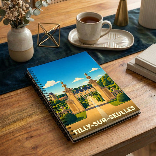 Carnet souvenir de la ville de Tilly-sur-Seulles avec une illustration stylisée de château et jardins.