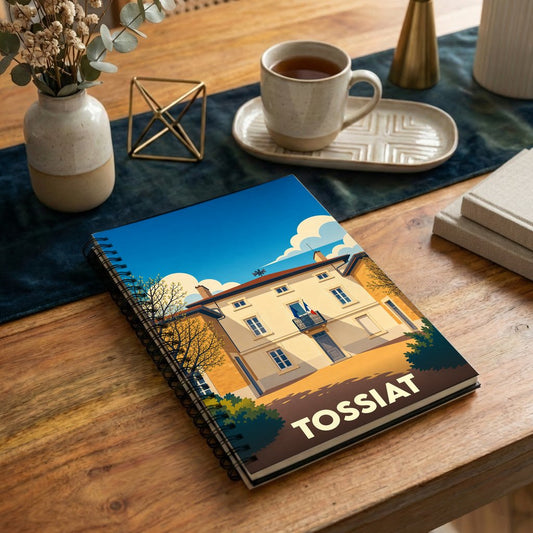 Carnet à spirales souvenir de la ville de Tossiat avec une illustration stylisée de sa mairie.