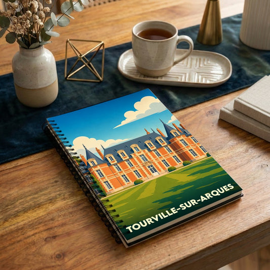 Carnet à spirales souvenir de la ville de Tourville-sur-Arques avec une illustration stylisée de son château.