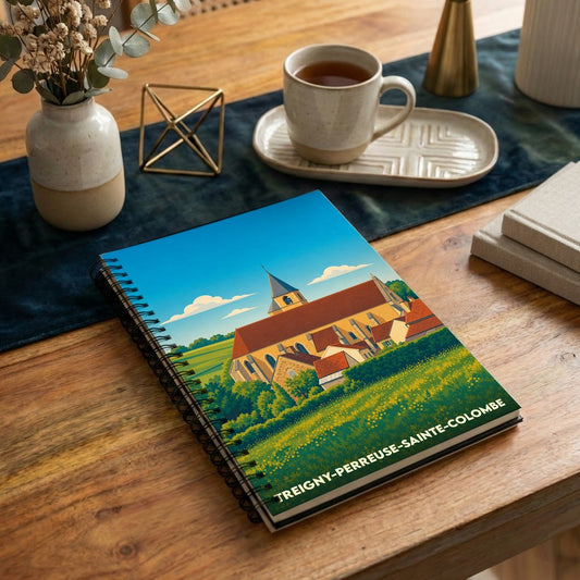 Carnet à spirales souvenir de la ville de Treigny-Perreuse-Sainte-Colombe avec une illustration stylisée de son église et de ses paysages.