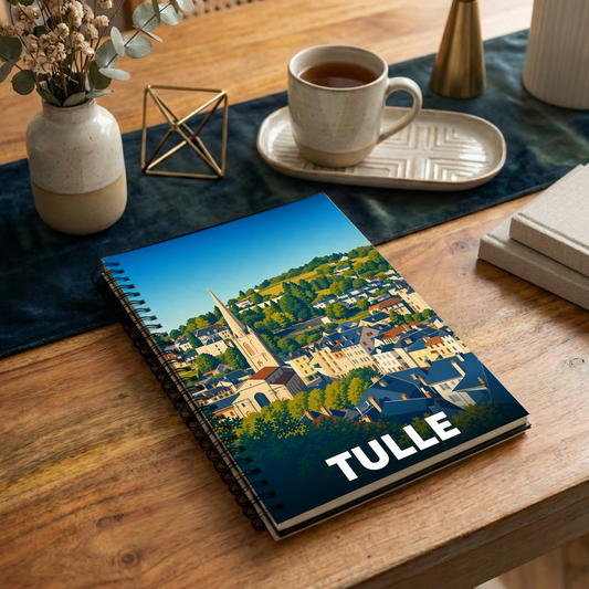 Carnet souvenir de la ville de Tulle avec une illustration stylisée.