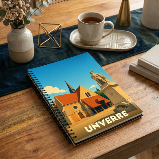 Carnet à spirales souvenir de la ville d'Unverre avec une illustration stylisée de son église et d'une statue.