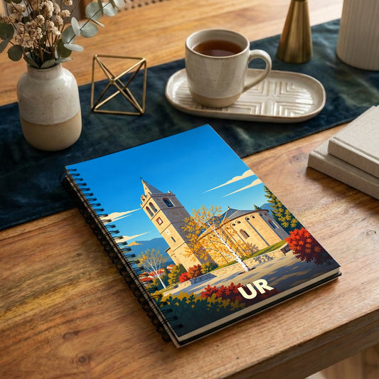 Carnet souvenir de la ville de Ur orné d'une illustration stylisée de son église sous un ciel bleu.