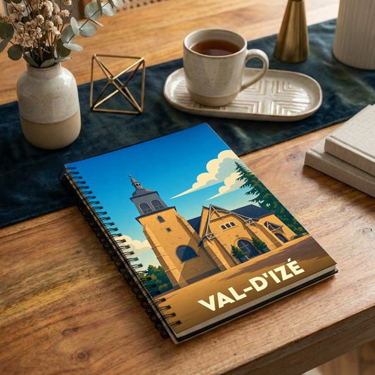 Carnet souvenir de la ville de Val-d'Izé orné d'une illustration stylisée de son église.