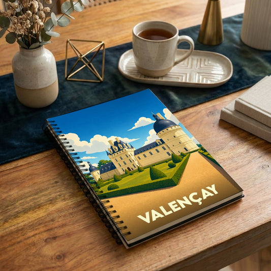 Carnet à spirales souvenir de la ville de Valençay avec une illustration stylisée de son château.