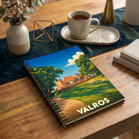 Carnet à spirales souvenir de la ville de Valros avec une illustration stylisée de ses ruines historiques.
