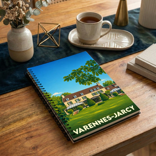 Carnet à spirales souvenir de la ville de Varennes-Jarcy avec une illustration stylisée de son patrimoine.