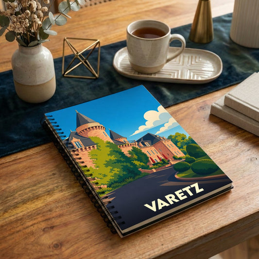 Carnet de notes à spirales souvenir de la ville de Varetz avec une illustration stylisée d'un château.