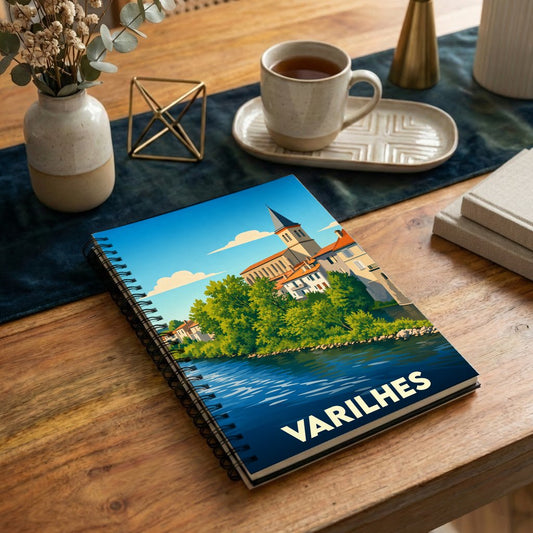 Carnet à spirales souvenir de la ville de Varilhes avec une illustration stylisée des bords de l'Ariège.