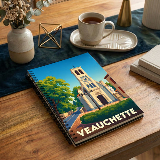 Carnet souvenir de la ville de Veauchette avec une illustration stylisée de son église.