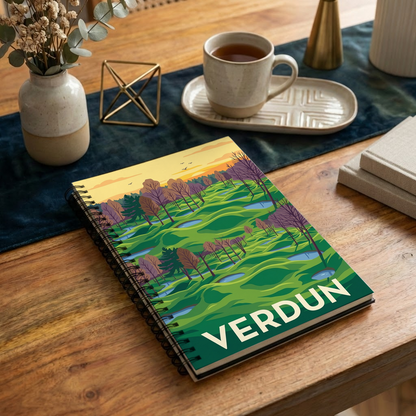 Carnet souvenir de la ville de Verdun avec une illustration stylisée de ses paysages.