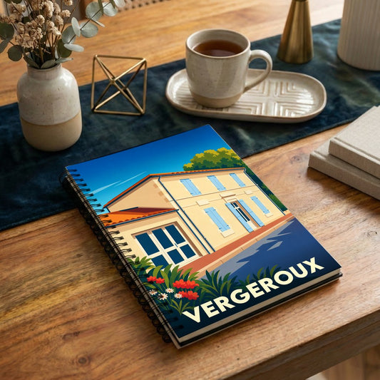 Carnet à spirales souvenir de la ville de Vergeroux avec une illustration stylisée d'une maison charentaise.