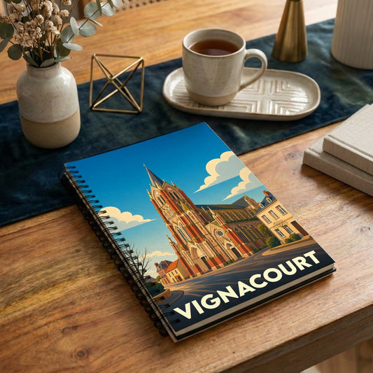 Carnet à spirales souvenir de la ville de Vignacourt avec une illustration stylisée de son église.