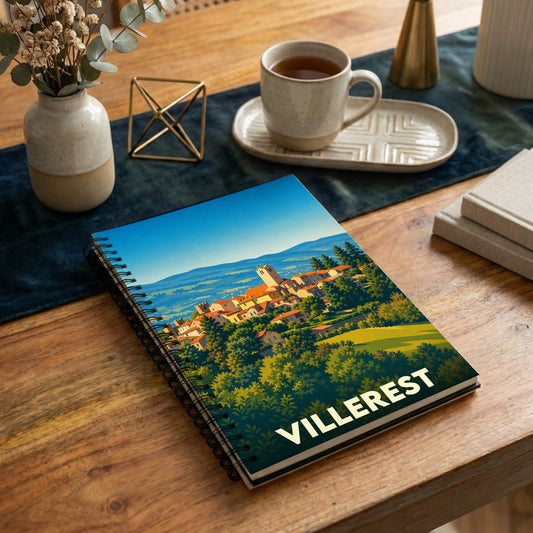 Carnet de notes à spirales souvenir de la ville de Villerest avec une illustration stylisée de son paysage urbain.