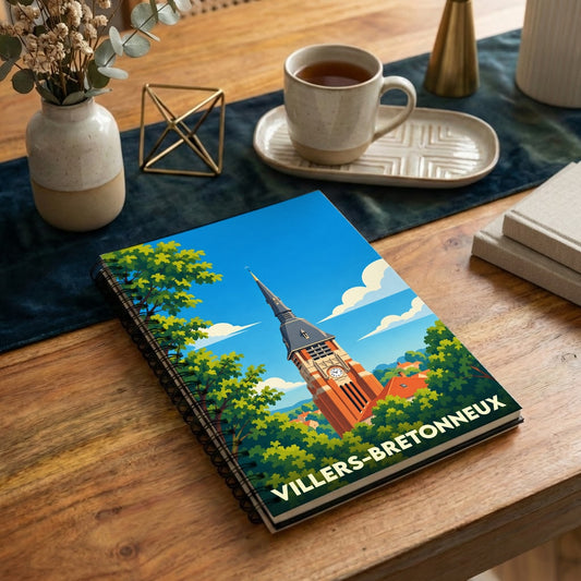 Carnet à spirales souvenir de Villers-Bretonneux avec une illustration stylisée de son église au milieu des arbres.