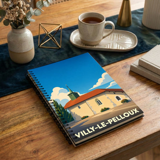 Carnet à spirales souvenir de la ville de Villy-le-Pelloux avec une illustration stylisée de son église.