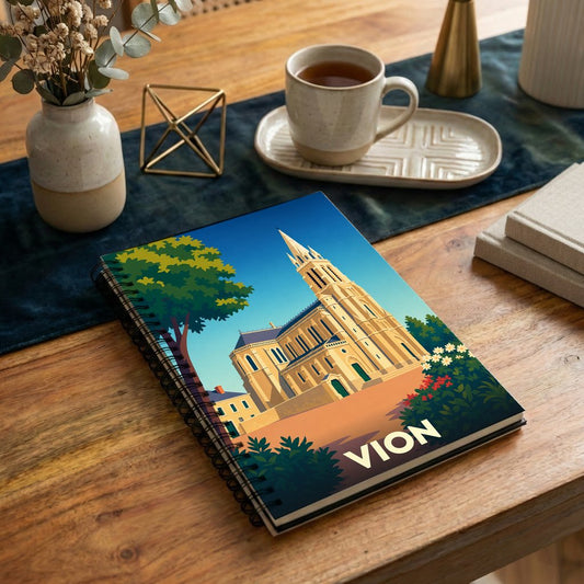 Carnet à spirales souvenir de la ville de Vion avec une illustration stylisée de son église.
