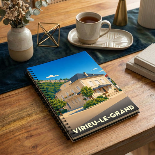Carnet de notes à spirales souvenir de Virieu-le-Grand avec une illustration stylisée de la ville.