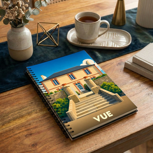 Carnet souvenir de la ville de Vue avec une illustration stylisée de sa mairie.