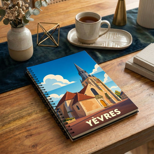 Carnet à spirales souvenir de la ville de Yèvres illustré d'un dessin stylisé de son église.