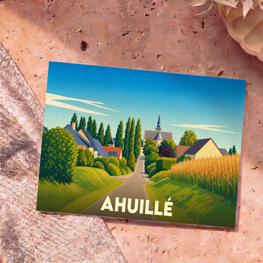 Carte postale souvenir de la ville d'Ahuillé avec une illustration stylisée et colorée du village.