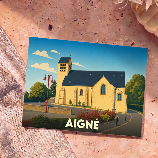 Carte postale souvenir de la ville d'Aigné avec une illustration stylisée de son église.
