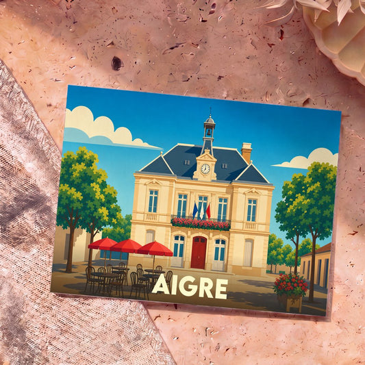 Carte postale souvenir de la ville d'Aigre avec une illustration stylisée de son hôtel de ville.