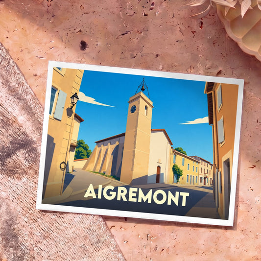 Carte postale souvenir de la ville d'Aigremont avec une illustration stylisée de son église et de ses ruelles ensoleillées.