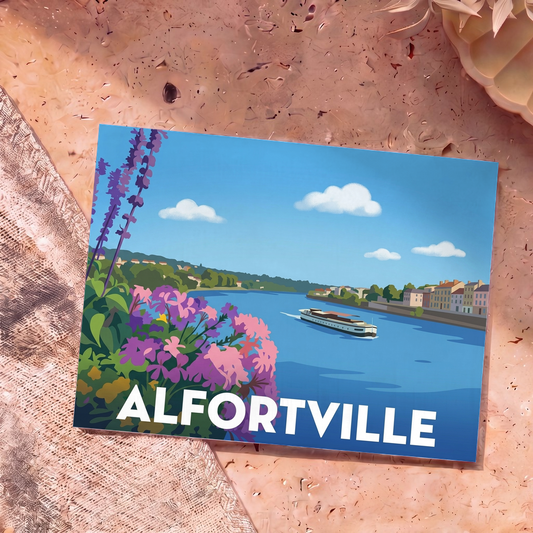 Carte postale souvenir de la ville d'Alfortville avec une illustration stylisée d'un bateau sur la Seine bordée de fleurs.