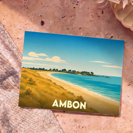 Carte postale souvenir de la ville d'Ambon avec une illustration stylisée d'une plage bordée de végétation.