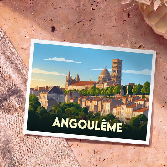 Carte postale souvenir de la ville d'Angoulême avec une illustration stylisée de sa cathédrale dominant les toits.
