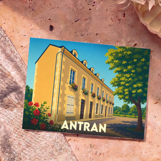 Carte postale souvenir de la ville d'Antran avec une illustration stylisée d'un bâtiment typique.