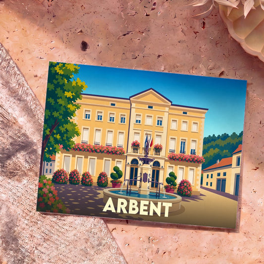 Carte postale souvenir de la ville d'Arbent avec une illustration stylisée de son hôtel de ville et d'une fontaine.