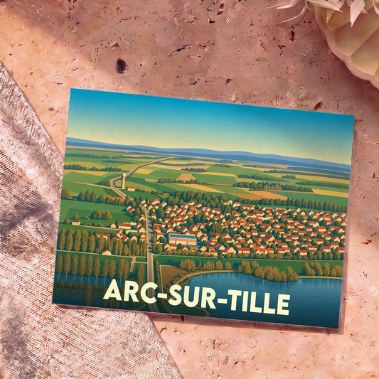 Carte postale souvenir de la ville d'Arc-sur-Tille avec une illustration stylisée vue du ciel.