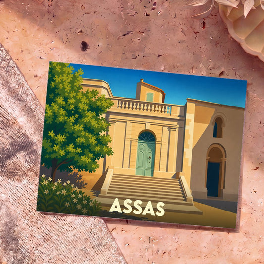 Carte postale souvenir de la ville d'Assas avec une illustration stylisée de son château sous un ciel bleu.