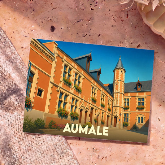 Carte postale souvenir de la ville d'Aumale illustrant son hôtel de ville dans un style graphique et coloré.